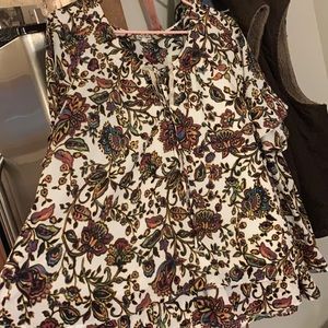 Buckle eyeshadow floral shirt